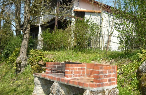 Getigne Apartment | Apartment with balcony and garden access by the river next to Clisson
