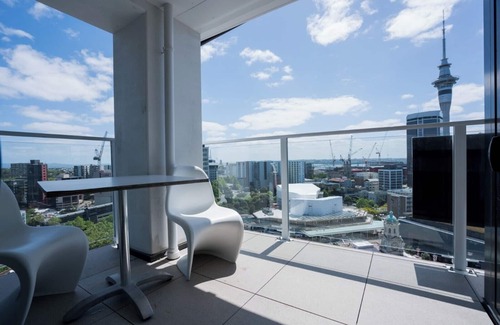 Grafton Apartment | Apartment with Brilliant views in Auckland CBD