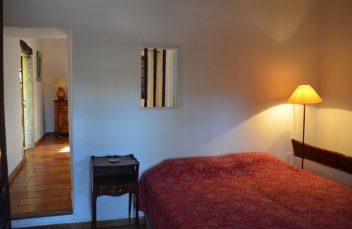 Aix-en-Provence House | Apartment with garden and pool in a Provencal farmhouse