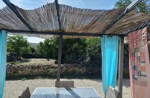 Rocamadour Apartment | Apartment with garden and pool near fabulous sights