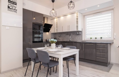 Sosnowiec Apartment | Apartment With Garden by Renters
