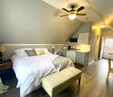 Ashley Oaks Apartment | Apartment with hot tub & a pool!