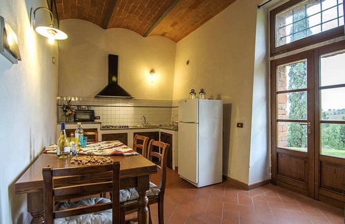 Torrita di Siena Apartment | Apartment with a beautiful covered terrace in front of the pool