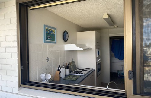 Wallis Lake Apartment | Apartment with lake views, sleeps 6/in CBD, walk to beach/cafes/restaurants.