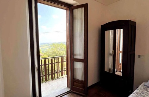 Montiglio Monferrato Apartment | Apartment with mountain and hill views