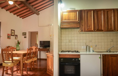 Castiglione del Lago Apartment | Apartment with pool away from the city