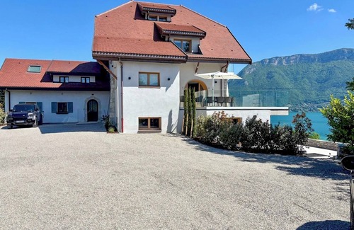 Sevrier Apartment | APARTMENT with private terrace & lake view/200 meters from lake & bike path