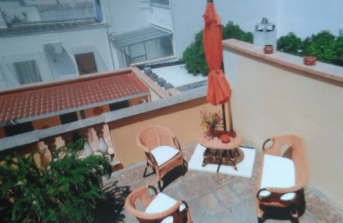 Cutrofiano Apartment | Apartment with summer kitchen and sun terrace