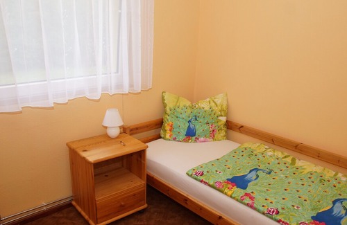 Plaue Apartment | Apartment with sun terrace, 3 bedrooms, 4 + 2persons, 30 m² living room, motorboat