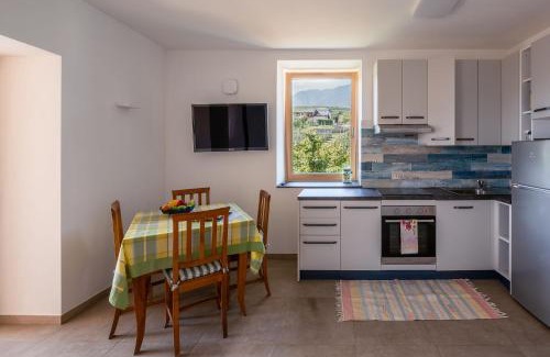 Tassullo Apartment | Apartment with terrace - Monte Ponente