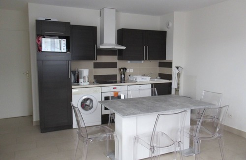 Alenya Apartment | Apartment with view on pine forest and calm