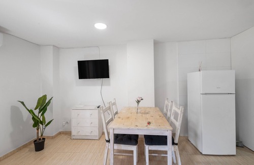 Centre Historic de Manresa Apartment | Apartment 'Wonderful Loft Centre' with Balcony, Wi-Fi and Air Conditioning