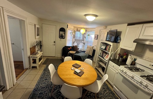Mill River Apartment | Apartment Wooster Square. Yale. Free Parking. Dwntwn.