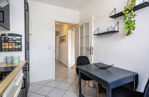 Huckelriede Apartment | Apartment 'Zentrumsnahe 2 Zimmerwohnung ' with Private Terrace, Private Garden and Wi-Fi