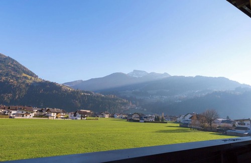 Zell am Ziller Apartment | Apartment 'Zillertal Arena 4er' with Mountain View, Balcony and Wi-Fi