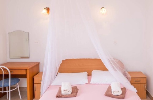 Stari Grad Apartment | Apartments 1000 Flowers no8-apartment for 5 person