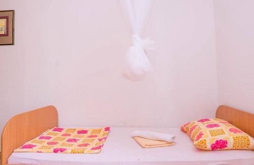 Stari Grad Apartment | Apartments 1000 Flowers no8-apartment for 5 person