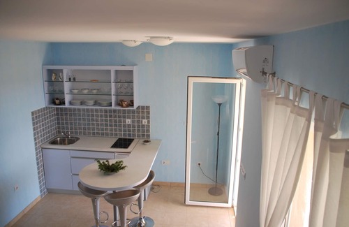 Maslinica Apartment | Apartments A2 with a view of Sesula Bay, a few minutes from the beach.
