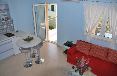 Maslinica Apartment | Apartments A2 with a view of Sesula Bay, a few minutes from the beach.