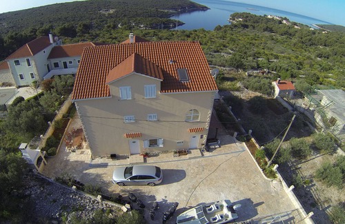 Maslinica Apartment | Apartments A3 with a view of Sesula Bay, a few minutes from the beach.