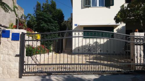 Vinjerac Apartment | Apartments by the sea Vinjerac, Zadar - 13811