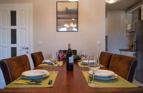 Dugis Apartment | Apartments Duki - sea view