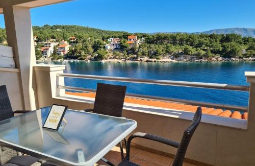 Cove Basina (Jelsa) Apartment | Apartments Habek 2