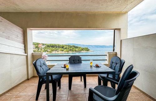 Cove Basina (Jelsa) Apartment | Apartments Habek 2