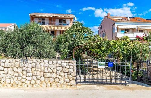 Lun Apartment | Apartments Ivan, (12322), Lun, Croatia