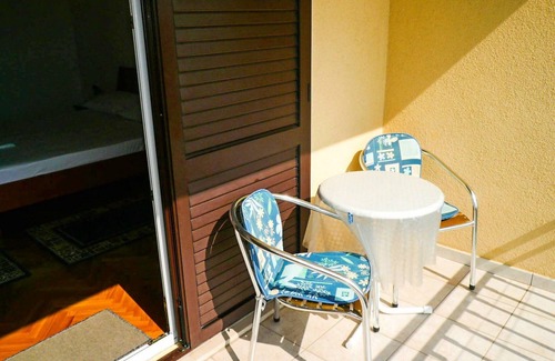 Istok Apartment | Apartments Justina, (16427), Makarska, Croatia