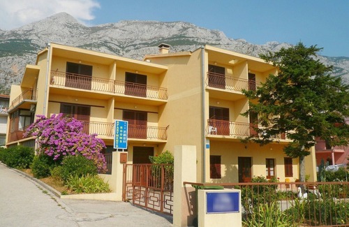 Istok Apartment | Apartments Justina, (16427), Makarska, Croatia