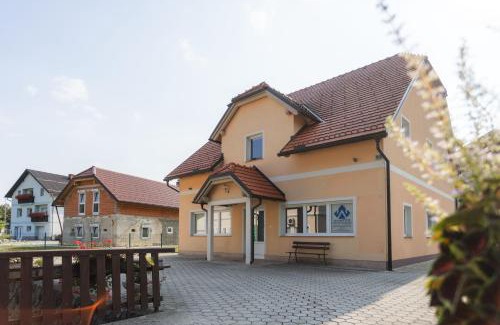 Podcetrtek Apartment | Apartments Leonid