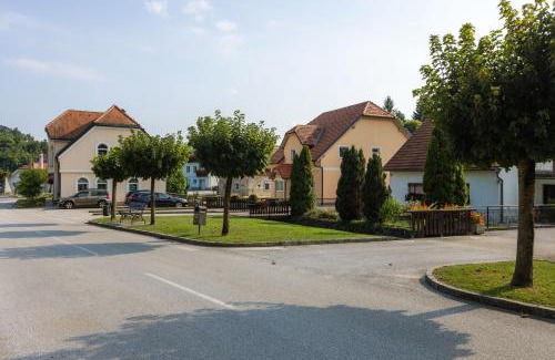 Podcetrtek Apartment | Apartments Leonid