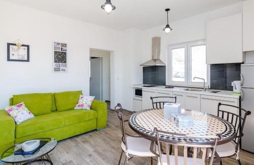 Gruz Apartment | Apartments Life - One Bedroom Apartment with Balcony and Sea View
