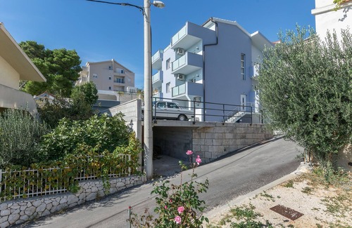 Ruskamen Apartment | Apartments Lorenzo (26581-A7) - Lokva Rogoznica