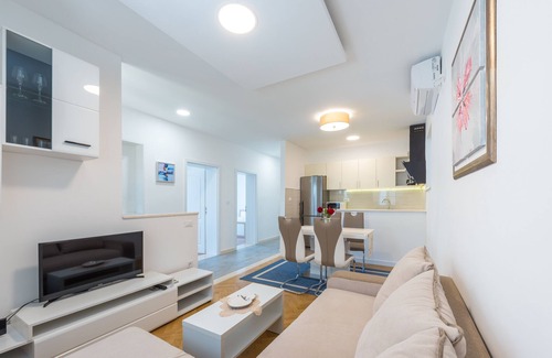 Babin Kuk Apartment | Apartments Lucija - Two Bedroom Apartment with Balcony and Sea View