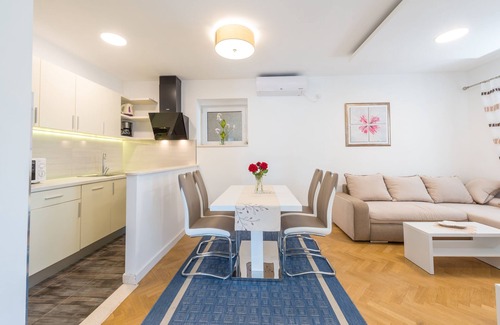 Babin Kuk Apartment | Apartments Lucija - Two Bedroom Apartment with Balcony and Sea View