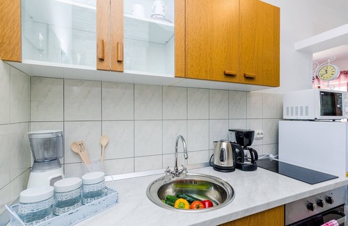 Krucica Apartment | Apartments Melany - One Bedroom Apartment with Shared Terrace and Sea View