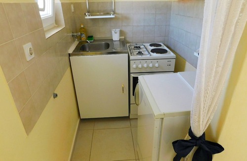 Cove Tri Zala (Zrnovo) Apartment | Apartments Neno