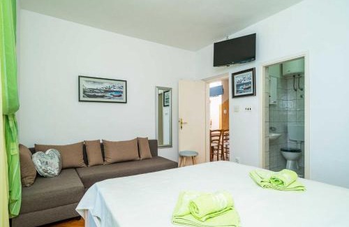 Lumbarda Apartment | Apartments Nikolina LU - Two-Bedroom Apartment with Terrace