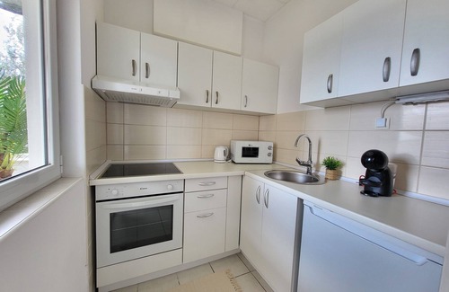 Dugi Rat Apartment | Apartments Sun & Sea - One Bedroom Apartment with Balcony and Sea View