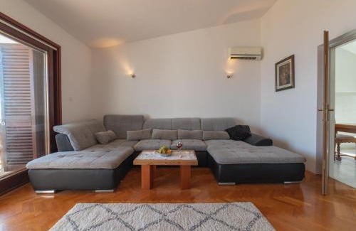 Znjan Apartment | Apartments Sunrise Duilovo -Superior Three Bedroom Apartment with Sea View Terrace
