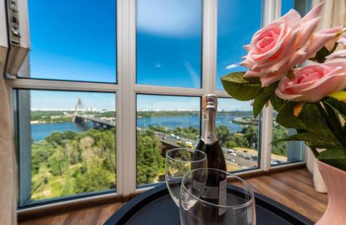 Obolon' Apartment | Apartments with crazy panoramic view of the Dniepr