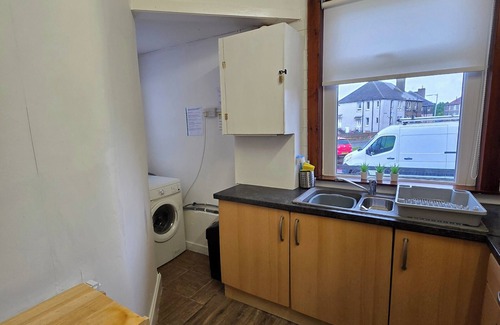 Kelty Apartment | ApartmentSleeps5-Parking-Garden-PetsOk