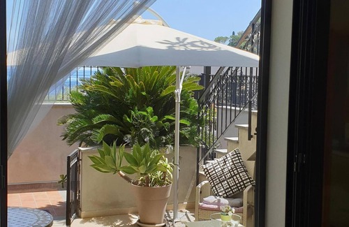 Mazzaro Apartment | ApartmentsOrange/Green Taormina - modern seafront - Mazzaro Bay