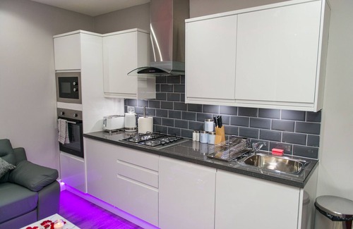 Huddersfield Apartment | Aphrodite Suites The Opulance Hot Tub Spa Suite