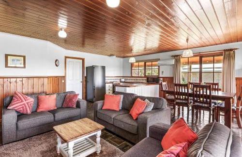 Marengo House | Apollo Bay Cottages- Hopetoun