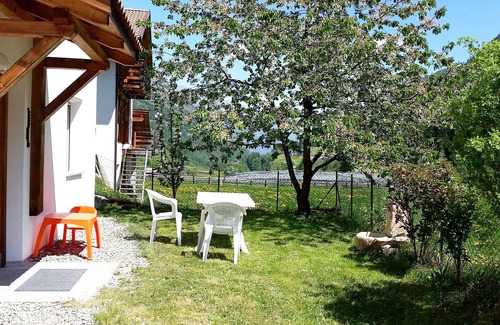 Meiern Apartment | APP. 3 AUHAUS apartment with meadow and fountain for 2 persons max. 4 persons