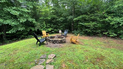 Murphy House | Appalachian Mountain Cabin-Updated-Private-Rafting on Ocoee River-Hiking-Waterfalls-WiFi-Pets OK
