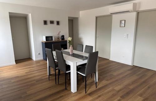 Labastide-d'Anjou Apartment | Apparently cozy - wifi - Netflix - air-conditioned